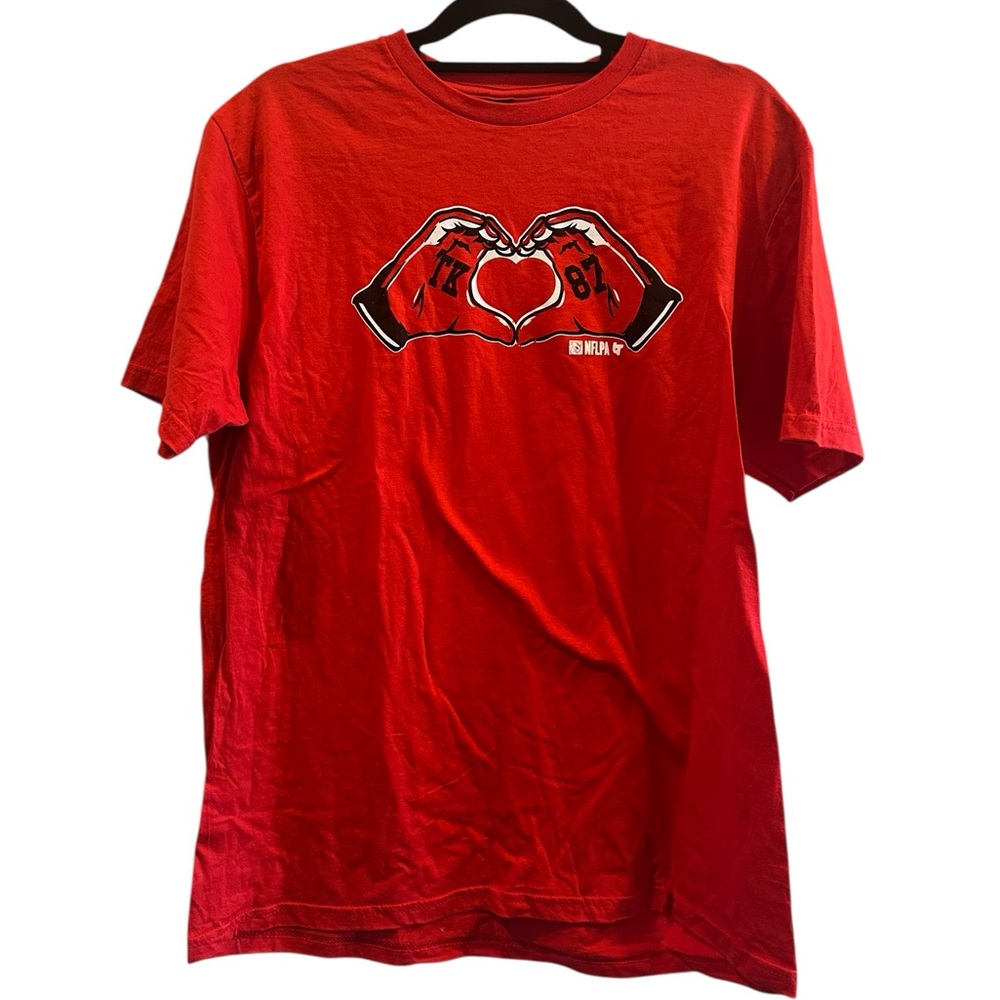 TRAVIS KELCE: HEART HANDS |  Graphic T-Shirt